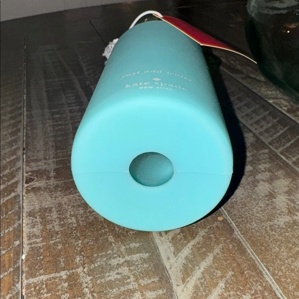 NWT, Kate Spade vintage glass water bottle with silicone sleeve . - Picture 5 of 6